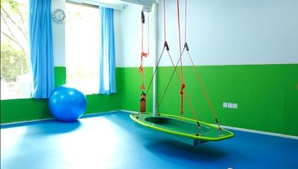 如何帮助四岁三个月感统失调儿童进行家庭感统训练与器材选择